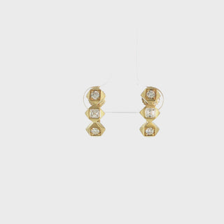 Video of the John Apel Interstellar geometric diamond stud earrings in 18kt yellow gold
